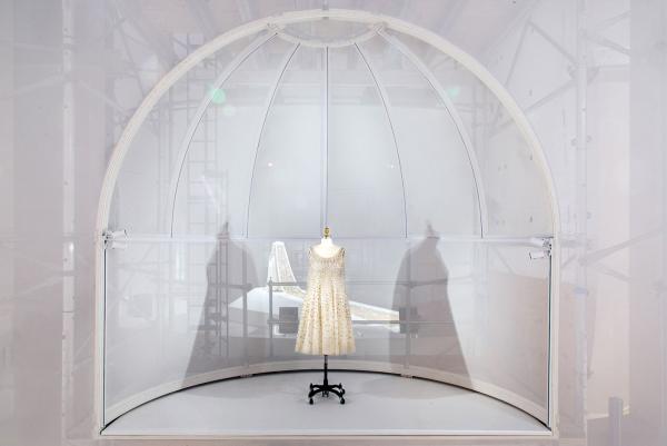 看展览|手作x机器：科技时代设计师如何做衣服?