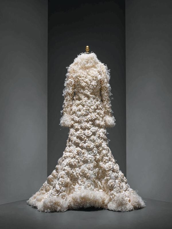 看展览|手作x机器：科技时代设计师如何做衣服?