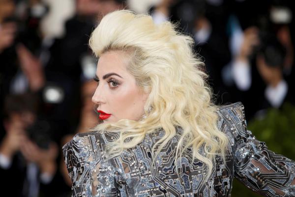 看展览|手作x机器：科技时代设计师如何做衣服?