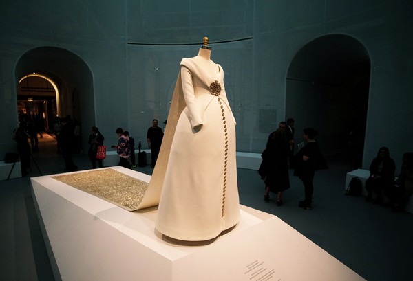 看展览|手作x机器：科技时代设计师如何做衣服?