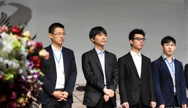 李世石加盟河南亚太围棋俱乐部，称人类与电脑暂时还有一拼