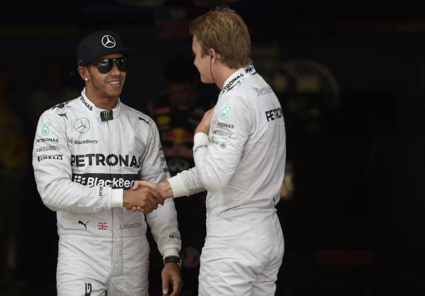 内讧撞车什么的最精彩了，小黑和罗斯伯格友谊的小船早翻了