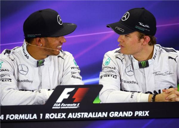 内讧撞车什么的最精彩了，小黑和罗斯伯格友谊的小船早翻了