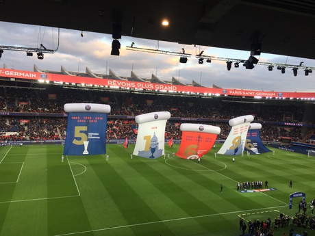 张佳玮 | 梅西C罗二分天下，他是唯一“特立独行的猪”