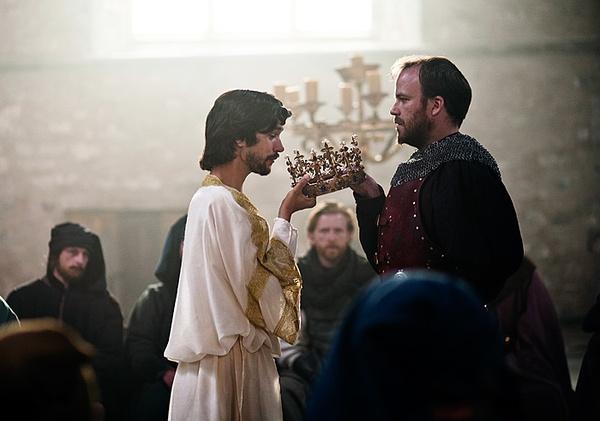 《空王冠》第二季，由神和荣誉之战堕入权力的游戏