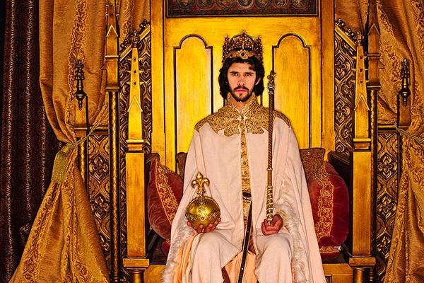 《空王冠》第二季，由神和荣誉之战堕入权力的游戏