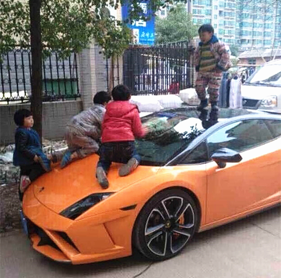 澎湃联播|熊孩子到处捣蛋，如何反击？