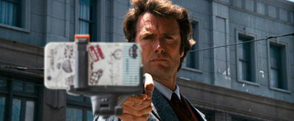 趣看｜经典电影片断被篡改，手持长枪换长物