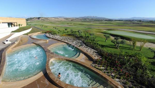 从高科技到中国传统，巡礼全球最好的十家新水疗中心