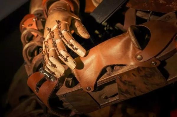 马良的“时光机”：用罕见的外壳，表达平淡的感情