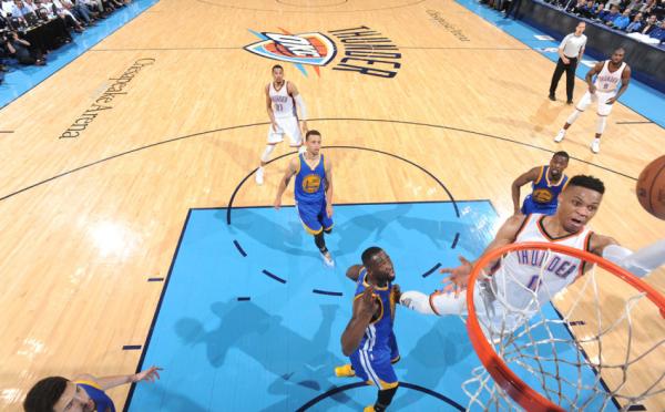 勇士惨败雷霆命悬一线！库里全场梦游，勇士赛季首次连败