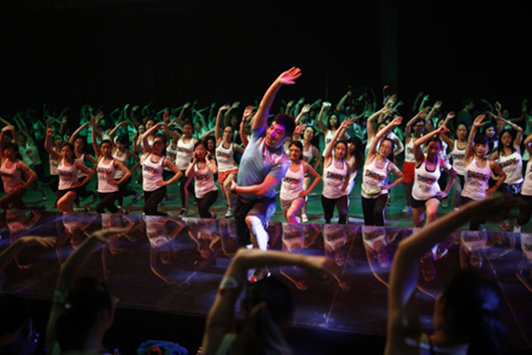 “马甲线”也分三六九等？7000美女腹肌PK究竟怎么比？