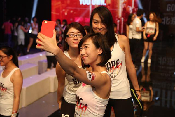 “马甲线”也分三六九等？7000美女腹肌PK究竟怎么比？