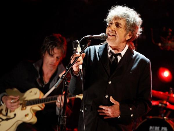 让你们失望了，鲍勃·迪伦给自己的生日礼物又是“老歌”