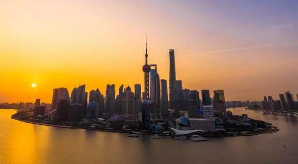 在600米的高空上，工人们是怎么造房子的？