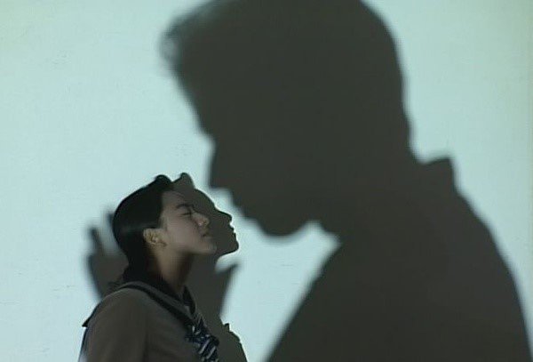 妈妈死了才半年，爸爸就娶了一个洋妞