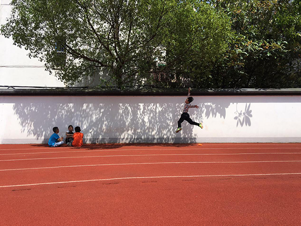 体育老师教你怎么用手机拍下孩子最纯真的瞬间