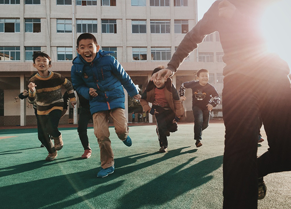 体育老师教你怎么用手机拍下孩子最纯真的瞬间