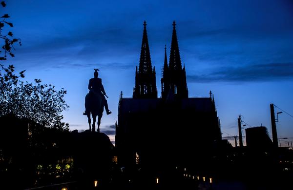 深度｜百度关停文学类贴吧：网络文学能否从盗版围城艰难突围