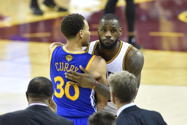 詹姆斯和库里，这对出生在一家医院的老乡，人生有多少交集？