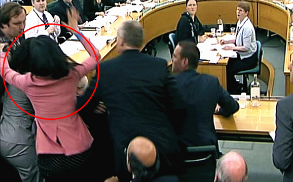 澎湃联播|不管老婆多少岁，打铁还需自身硬