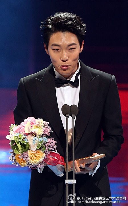 半年拿完影帝拿视帝，刘亚仁可以放心去当兵了