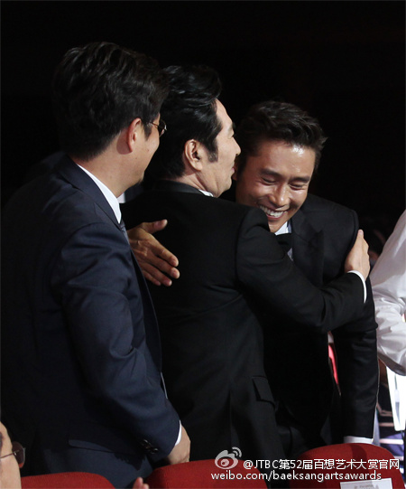 半年拿完影帝拿视帝，刘亚仁可以放心去当兵了