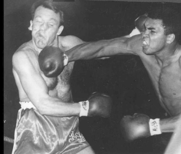 为何我们要如此缅怀阿里？这个原名叫卡休斯·克莱的拳手