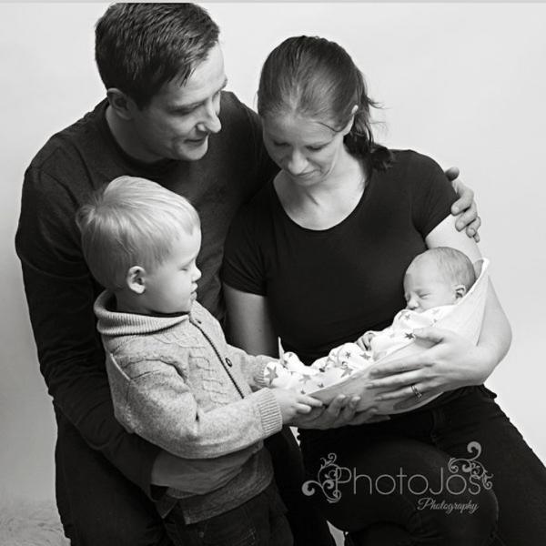 今年最时髦的婴儿照：回到妈妈的肚子