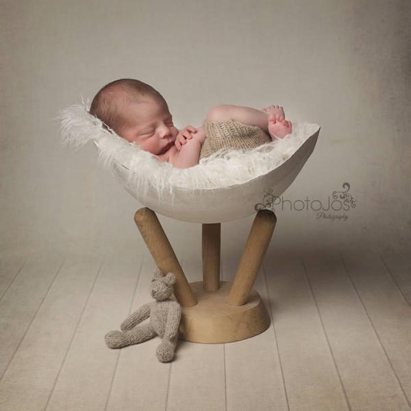 今年最时髦的婴儿照：回到妈妈的肚子