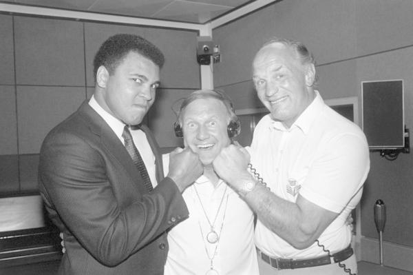 张佳玮 | 他是人类史上最传奇的运动员，没有之一