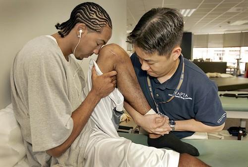 利文斯顿如何从差点截肢的重伤中走出？复出感觉左腿就像木头