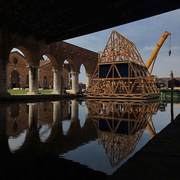 看展览|威尼斯建筑双年展巡礼，多元议题建筑的“前线汇报”