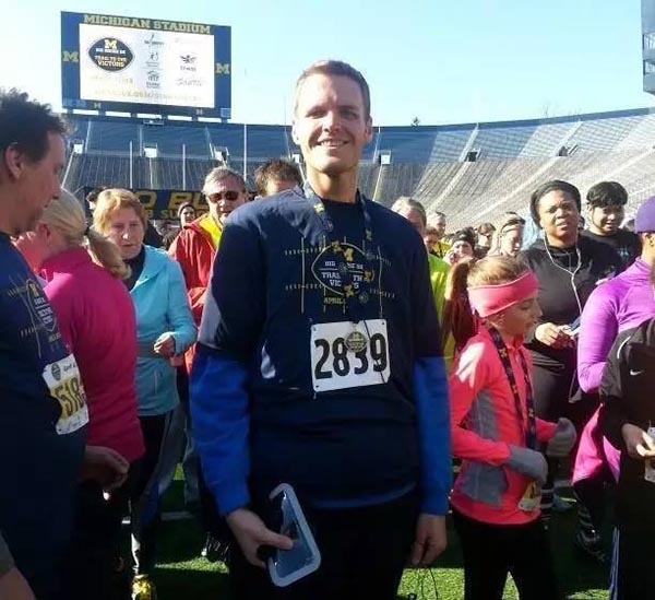 如何减掉354斤肥肉？遇到一个贴心的她，然后不停地跑