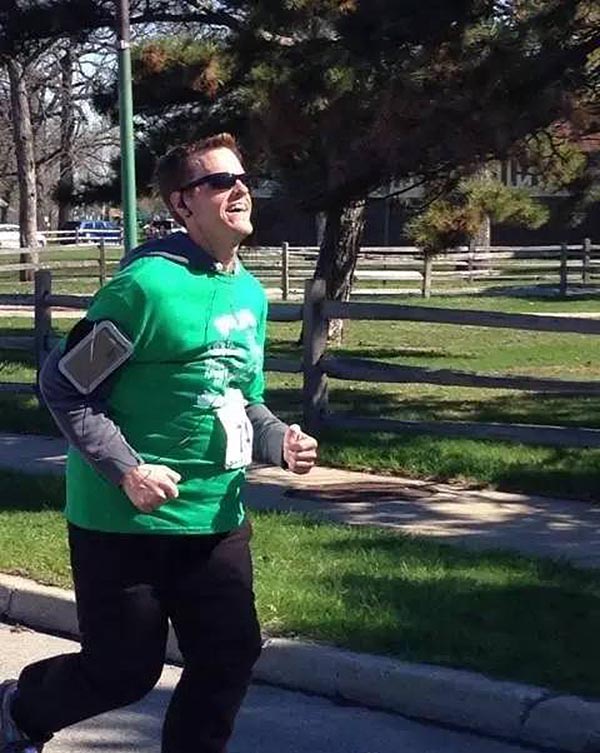 如何减掉354斤肥肉？遇到一个贴心的她，然后不停地跑