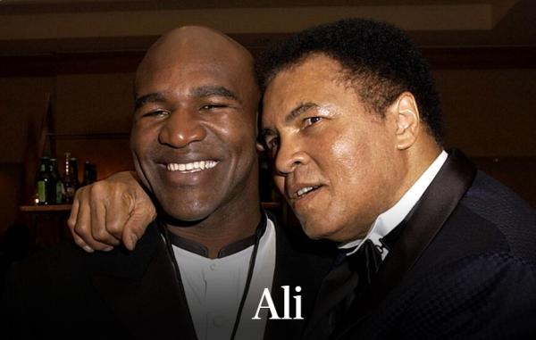 霍利菲尔德撰文悼念阿里：看他点燃奥运主火炬，是最美的一夜