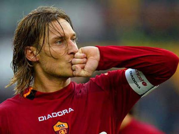 40岁的托蒂又和罗马续约了！论忠诚，你大爷永远是你大爷