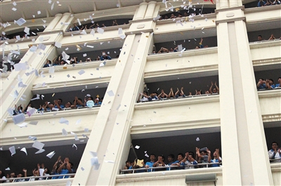 澎湃联播|考后狂欢怎么过？中国上海找联播