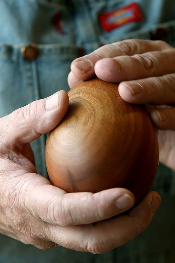 趣看｜“钉子户”打造人物肖像，祼眼3D感动盲人好友