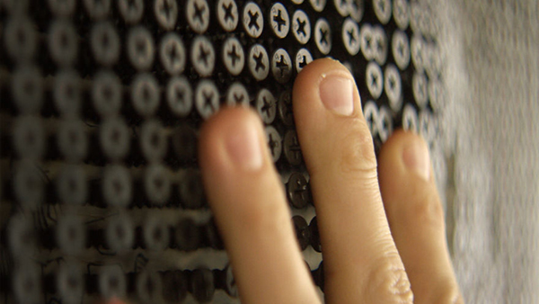 趣看｜“钉子户”打造人物肖像，祼眼3D感动盲人好友