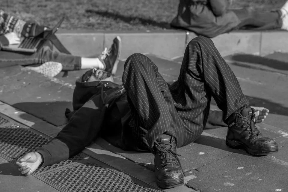 卧榻之侧，我敢酣然入睡！