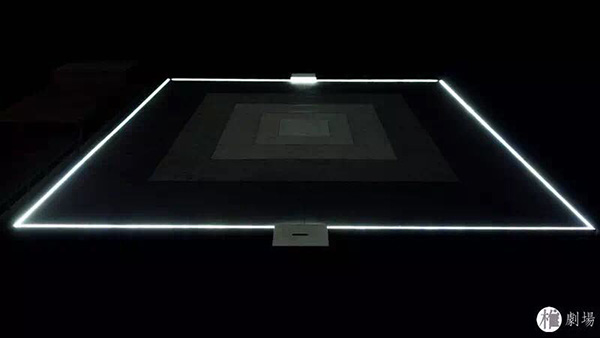 《开放夫妻》：用即兴的外衣，包裹传统的躯体