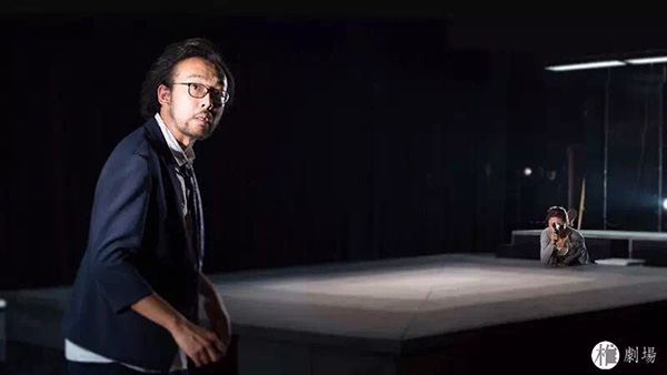 《开放夫妻》：用即兴的外衣，包裹传统的躯体