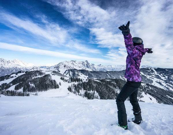 一边玩一边赚钱，他们是如何把旅行变成工作的？