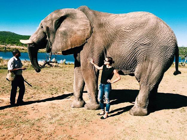 一边玩一边赚钱，他们是如何把旅行变成工作的？