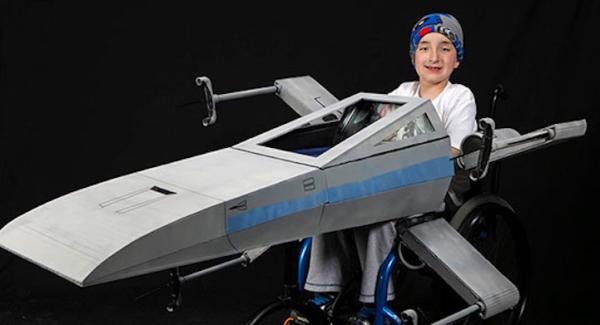 哪怕深陷困境也要追求美好，他们为腿脚不便的孩子改造轮椅