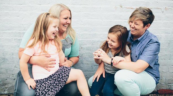 听同志父母们讲述，虽然艰难他们仍想拥有完整的家庭幸福