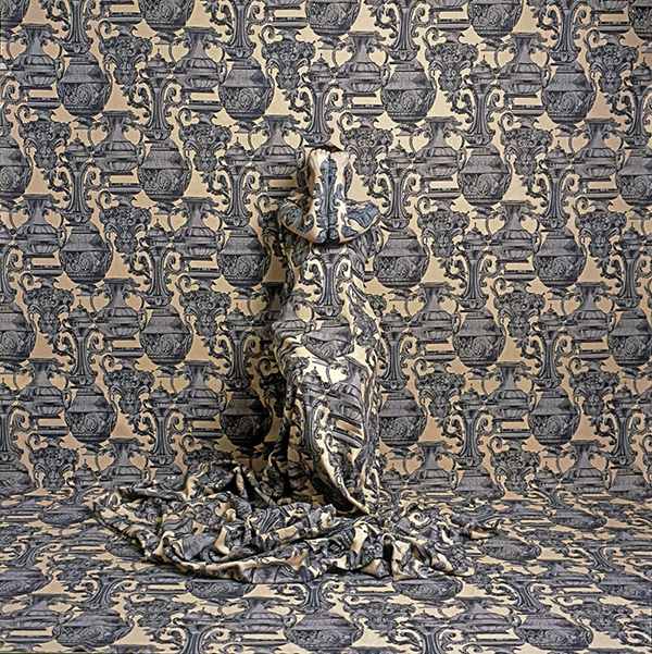 把自己拍美就是自拍最高境界？NO！把自己拍隐身才是！