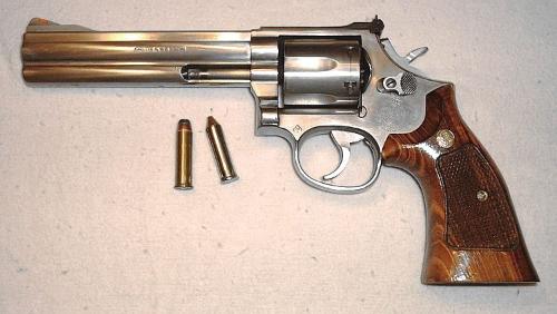 奥兰多枪击案中，躺枪的美国枪王“柯尔特”是家怎样的企业？