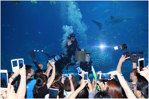 80后奶爸全程直播带娃，两百万人同时在线观看